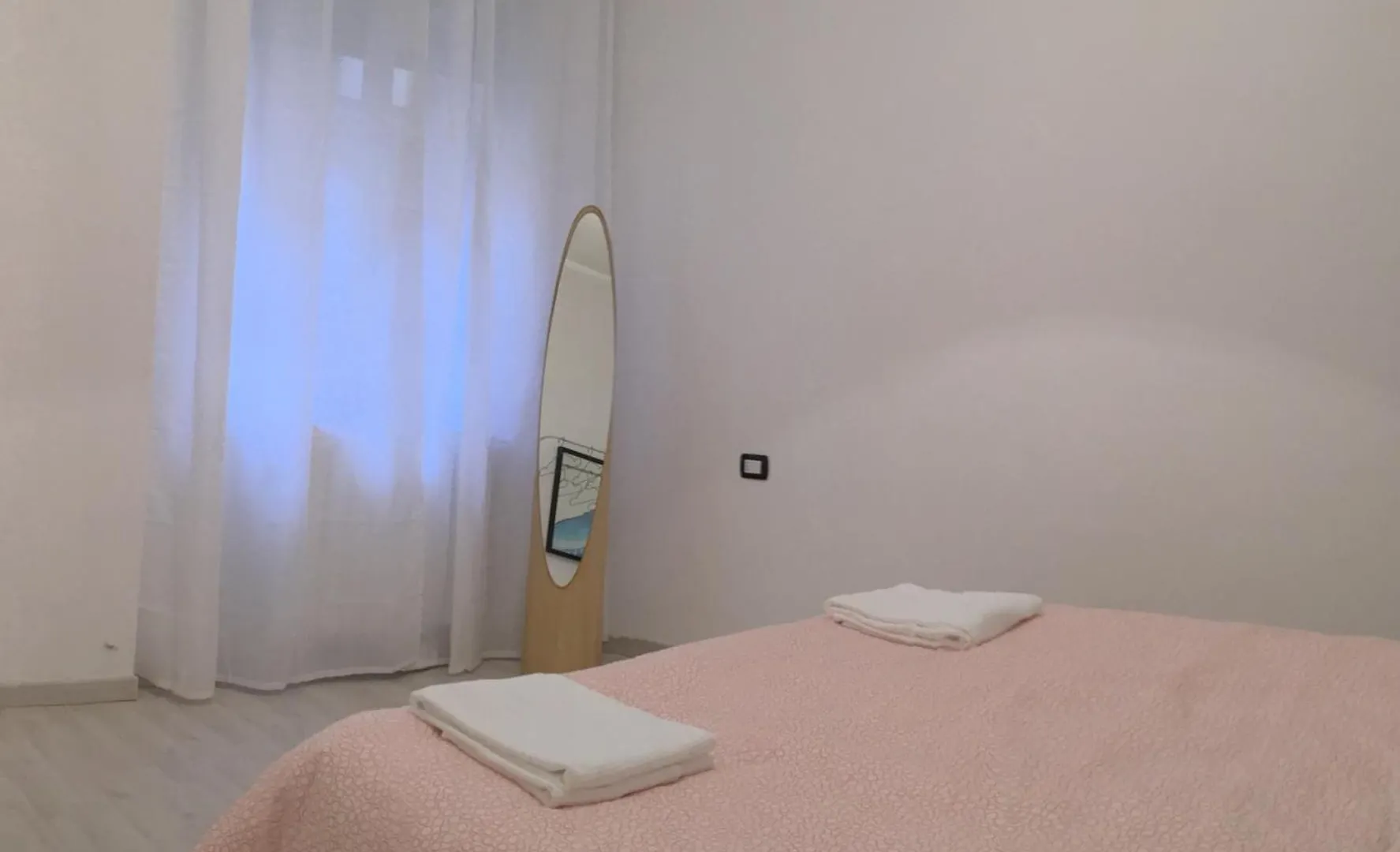 Modern Apartment With Balcony And Free Parking Close To The Metro Milan